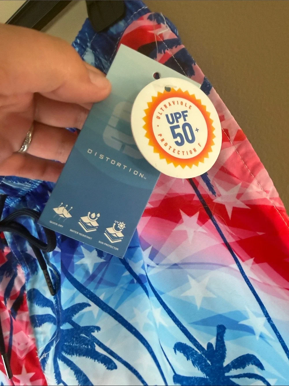 Distortion vibrant swim
